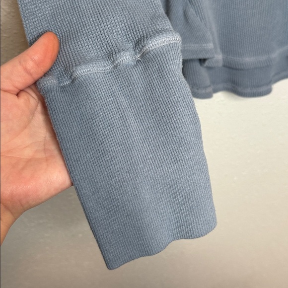 Mododoc Long Sleeve Blue Thermal V-Neck Top Size Medium - Picture 4 of 7